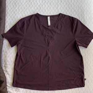 Lululemon Tee w/Laser Cut Detail (Size 10, Purple)